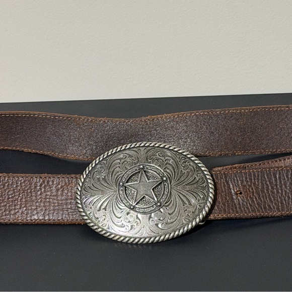 Vintage western brown belt size 32 with silver buckle with star - Picture 2 of 3